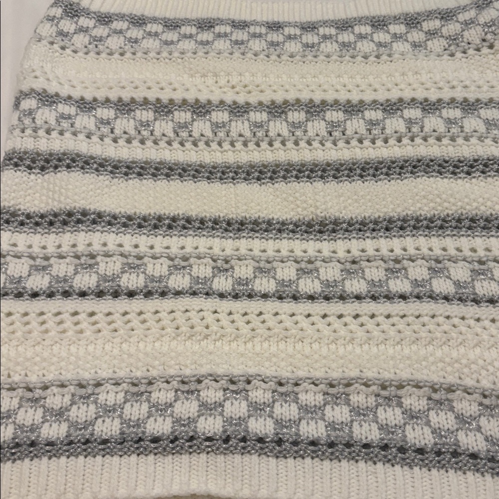 Laundry By Shelli Segal White and Silver fair isle Knit infinity neck Scarf NWT - Picture 4 of 11